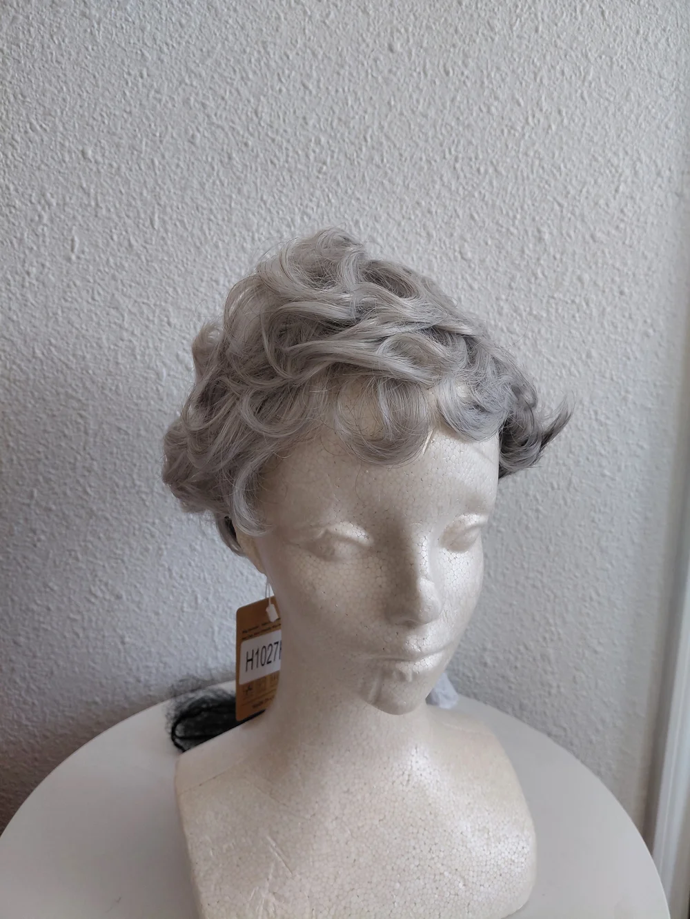 Nwt Short Gray Curly Elegant Ladies Synthetic Wig